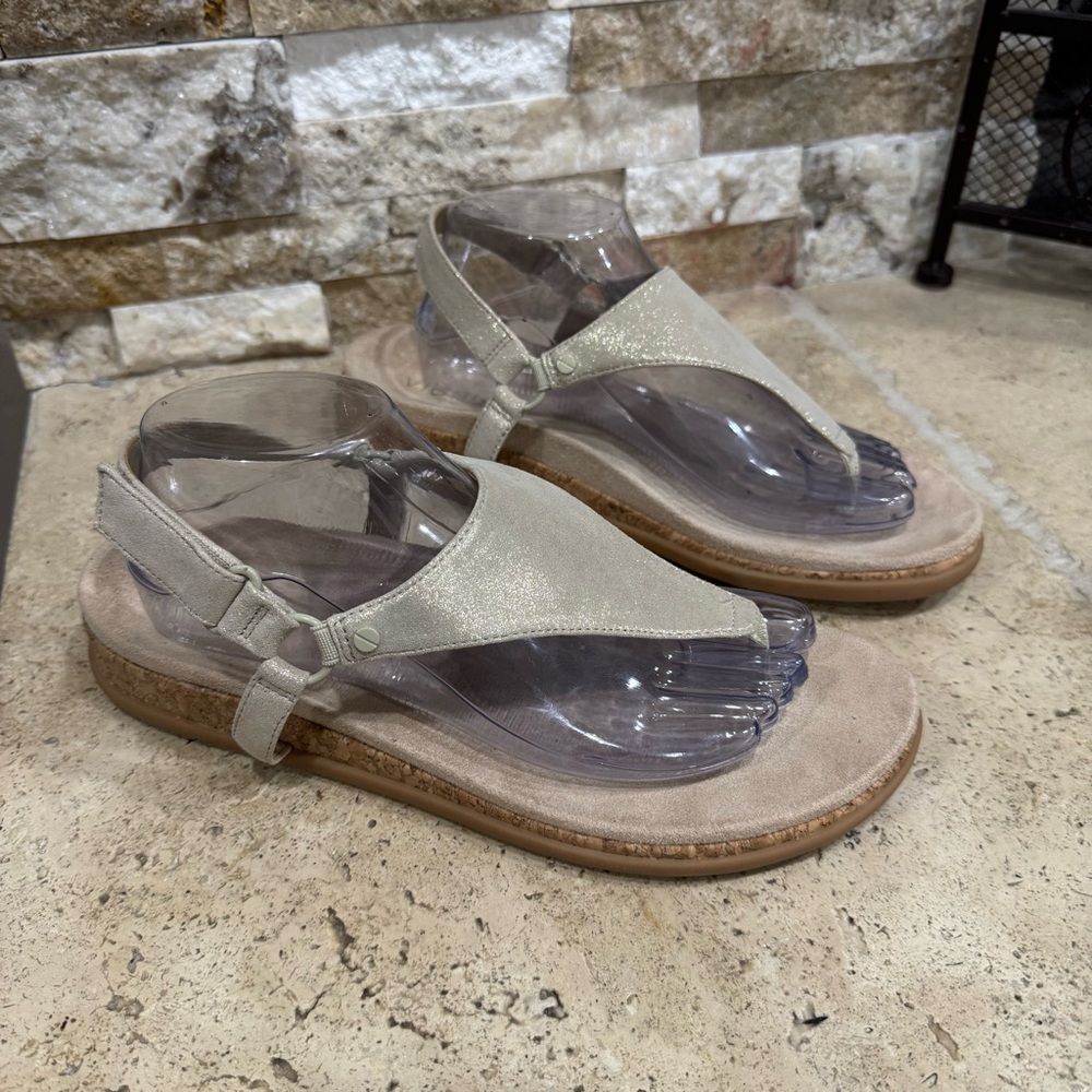 Vionic  Kirra II Gold Leather Thong Strap-back Comfort Wedged Sandals Women's 10